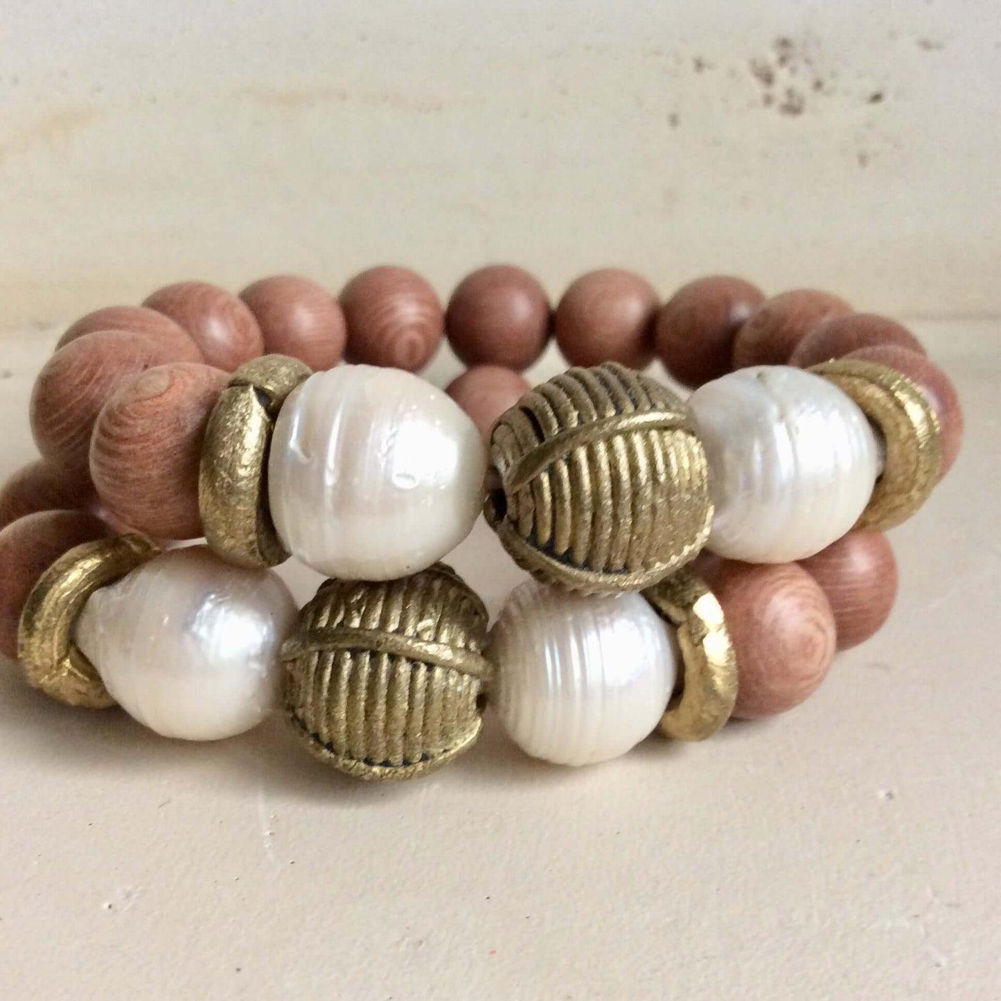Rosewood & Baroque pearls Bracelet A l’Africaine