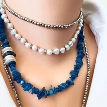 Charger l&#39;image dans la galerie, Blue Kyanite and Sapphire Beaded necklace with Button Pearls and Diamond Pave Details
