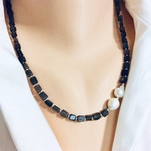 Cargar imagen en el visor de la galería, Iolite and Baroque Pearls Necklace with Sterling Silver Beads and Closure
