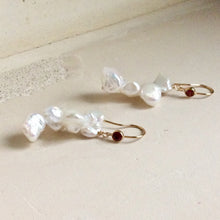 Lade das Bild in den Galerie-Viewer, White Keshi Pearls Drop Earrings, 14K GF Hooks &amp; Deep Red Cz Bezel
