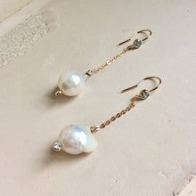 Carica l&#39;immagine nel visualizzatore di Gallery, Dainty Baroque Pearl Long Drop Earrings, Gold Filled Chain Earrings w Skye Blue Cubic Zirconia, Brides Gift
