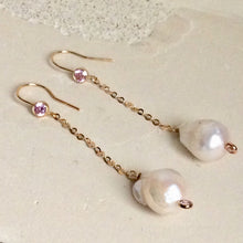 Lade das Bild in den Galerie-Viewer, Baroque Pearl Chain Earrings w Pink Cubic Zirconia
