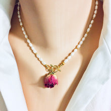 Cargar imagen en el visor de la galería, Real Red Rose and Freshwater Pearl Beaded Necklace Rosebud Pendant, 15.5&quot;inches
