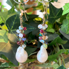 Carica l&#39;immagine nel visualizzatore di Gallery, Mixed Gemstones Cluster Earrings w Baroque Pearls
