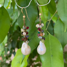 Carica l&#39;immagine nel visualizzatore di Gallery, Mixed Gemstones Cluster Earrings w Baroque Pearls
