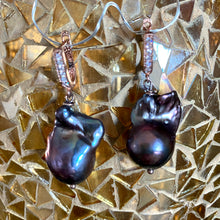 Carica l&#39;immagine nel visualizzatore di Gallery, Rose Gold Vermeil Peacock Baroque Pearls Earrings

