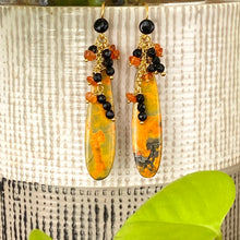 Lade das Bild in den Galerie-Viewer, Bumble Bee Teardrop Stone, Carnelian &amp; Onyx Cluster Earrings, Gold Vermeil, 60MM
