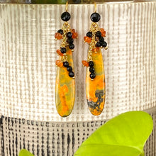 Cargar imagen en el visor de la galería, Bumble Bee Teardrop Stone, Carnelian &amp; Onyx Cluster Earrings, Gold Vermeil, 60MM
