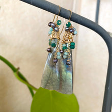 Charger l&#39;image dans la galerie, Labradorite with Amazonite, Green Onyx &amp; Black Pearls Cluster Earrings, Gold Filled, 57MM

