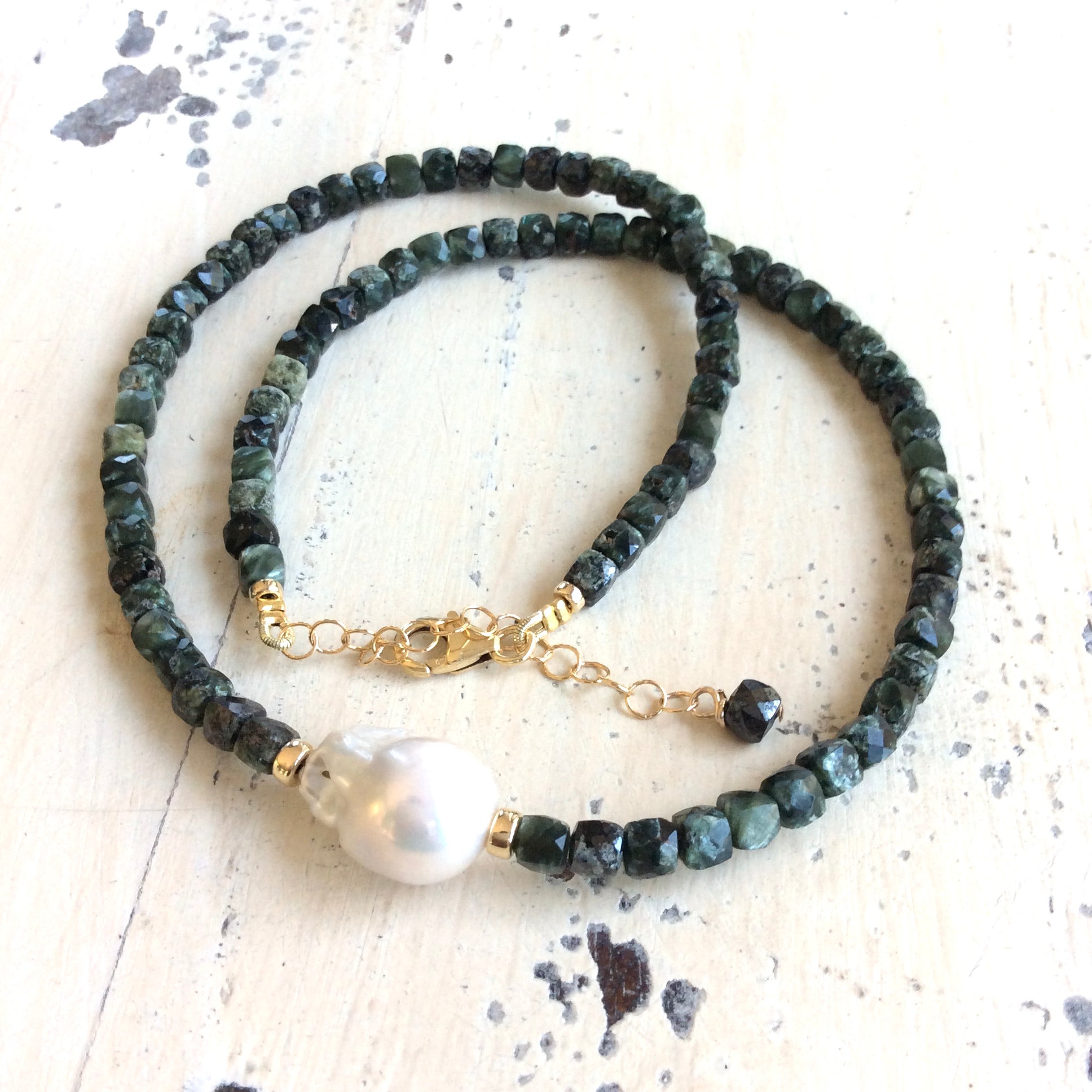 Seraphinite pearl choker necklace close up showing faceted seraphinite beads and white baroque pearl