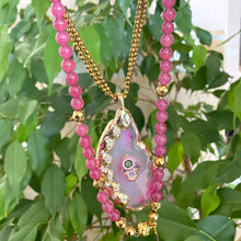 Charger l&#39;image dans la galerie, Chunky Hamsa Hot Pink Agate Pendant Necklace
