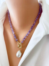 Lade das Bild in den Galerie-Viewer, Lavender Amethyst toggle necklace with baroque pearl pendant
