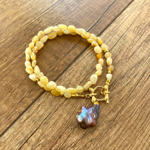 Cargar imagen en el visor de la galería, Yellow Opal Beads w Honey Bees Toggle Clasp &amp; Black Baroque Pearl, 16.5&quot;in
