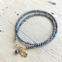 Charger l&#39;image dans la galerie, Black Mini Rice pearl Necklace with Hamsa Hand Charm, Gold Filled, 16&quot;inches
