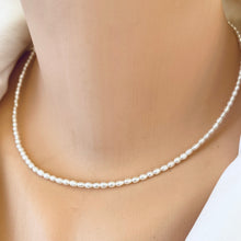 Lade das Bild in den Galerie-Viewer, White Mini Rice pearl Necklace with Sea Shell Charm, Gold Filled, 16&quot;inches Dainty Pearl Necklace
