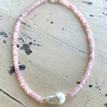 Charger l&#39;image dans la galerie, Madagascar Rose Quartz Beaded Necklace with Large Baroque Pearl and Silver Details, 17.5&quot;inches
