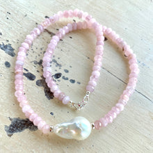 Charger l&#39;image dans la galerie, Madagascar Rose Quartz Beaded Necklace with Large Baroque Pearl and Silver Details, 17.5&quot;inches
