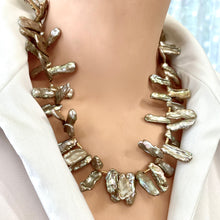 Lade das Bild in den Galerie-Viewer, Champagne Biwa Keshi Pearl Necklace
