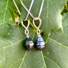 Charger l&#39;image dans la galerie, Tahitian Teardrop Pearl Pendant on Sterling Silver Box Chain, 18&quot;in, June Birthstone
