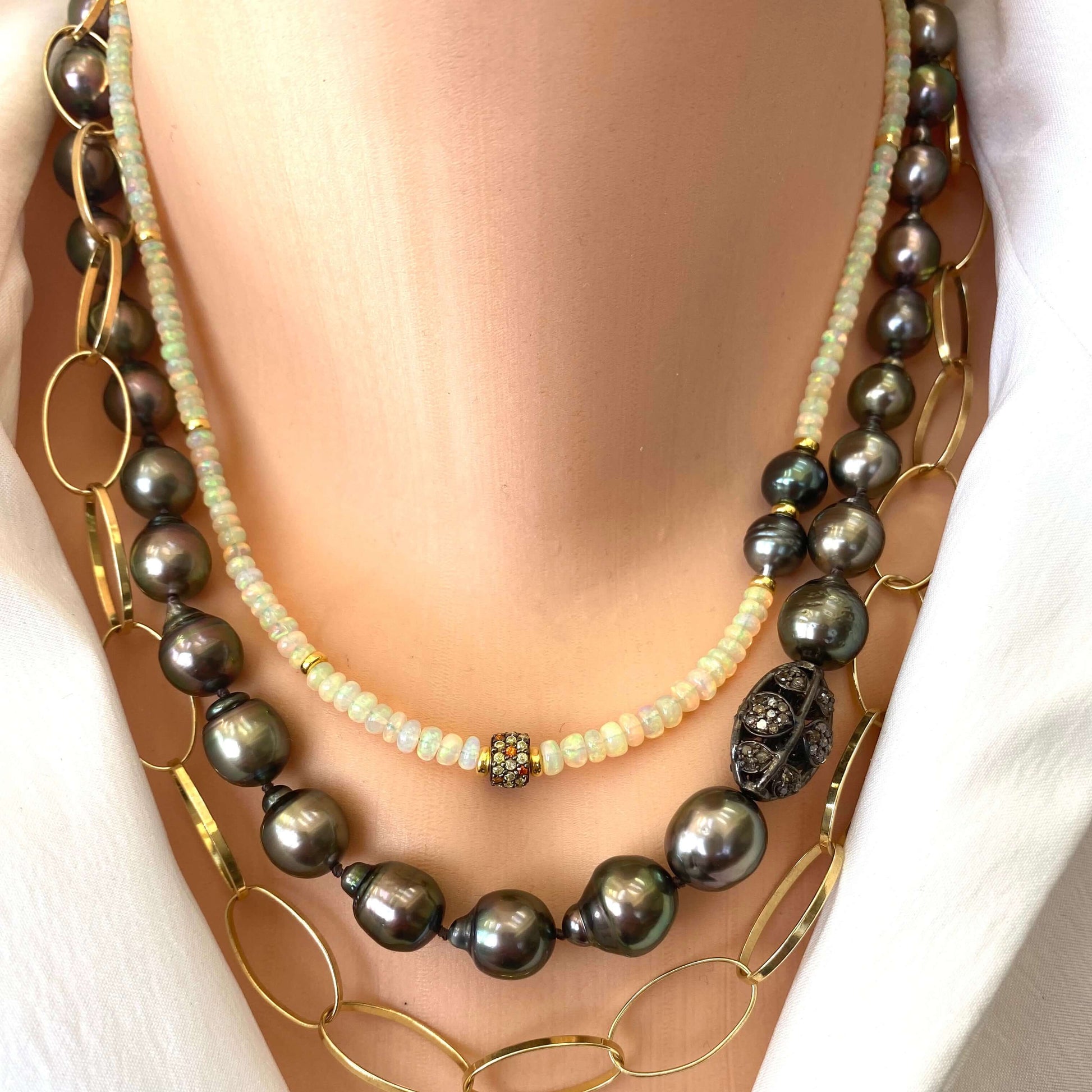 Tahitian baroque pearl necklace with champagne diamonds displayed elegantly on a mannequin.