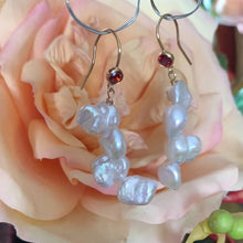 Laden und Abspielen von Videos im Galerie-Viewer, Simple and modern gold filled earrings with deep red bezel cubic zirconia and white keshi pearls
