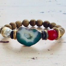 Carica l&#39;immagine nel visualizzatore di Gallery, Green Druzy Agate Statement Gemstone Beaded Bracelet, Meditation Jewelry
