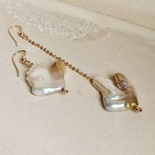 Charger l&#39;image dans la galerie, Mismatched Keshi Pearl Drop Earrings with Pink Cubic Zirconia Bezel, Gold Filled
