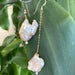 Carica l&#39;immagine nel visualizzatore di Gallery, Mismatched Pearl Drop Earrings w Clear Cubic Zirconia and Gold Filled
