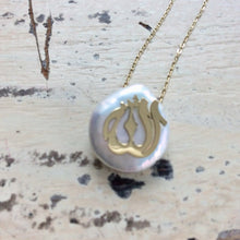 Lade das Bild in den Galerie-Viewer, Solid Gold 18k Coin Pearl Allah Pendant, 18&quot;inches Long, Minimalist Necklace
