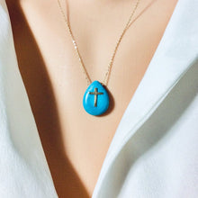 Charger l&#39;image dans la galerie, Pendentif en or massif 18 carats avec turquoise, pendentif croix et chaîne en or massif de 40 ou 45 cm de long
