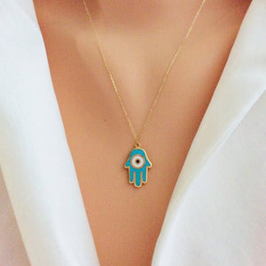 Collier avec pendentif en or massif 18 carats et émail Hamsa, 45,7 cm de long