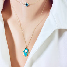 Charger l&#39;image dans la galerie, Collier avec pendentif en or massif 18 carats et émail Hamsa, 45,7 cm de long
