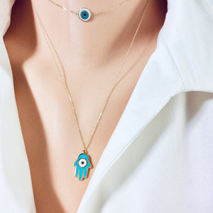 Collier avec pendentif en or massif 18 carats et émail Hamsa, 45,7 cm de long