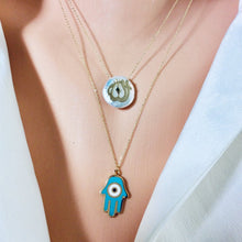 Charger l&#39;image dans la galerie, Collier avec pendentif en or massif 18 carats et émail Hamsa, 45,7 cm de long
