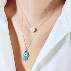 Collier avec pendentif en or massif 18 carats et émail Hamsa, 45,7 cm de long