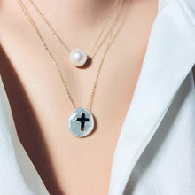 Lade das Bild in den Galerie-Viewer, Solid Gold 18K Cross on Coin Pearl Pendant 18&quot;Inches
