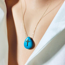Charger l&#39;image dans la galerie, Pendentif en or massif 18 carats avec turquoise, pendentif croix et chaîne en or massif de 40 ou 45 cm de long
