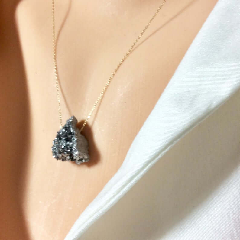 Pendentif en or massif 18 carats avec quartz druzy brut, pendentif flottant sur chaîne en or massif, 45,7 cm de long