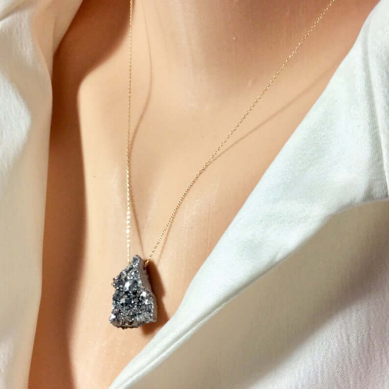 Pendentif en or massif 18 carats avec quartz druzy brut, pendentif flottant sur chaîne en or massif, 45,7 cm de long