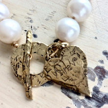 Carica l&#39;immagine nel visualizzatore di Gallery, Large Pearls Love Charm Bracelet, Bronze &amp; Gold Filled
