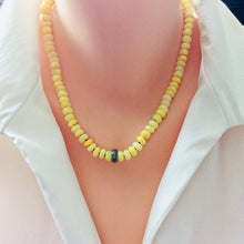 Charger l&#39;image dans la galerie, Collier de perles d&#39;opale jaune naturelle, collier pavé de diamants
