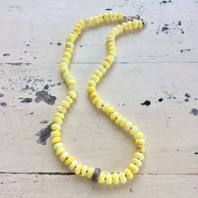 Charger l&#39;image dans la galerie, Collier de perles d&#39;opale jaune naturelle, collier pavé de diamants
