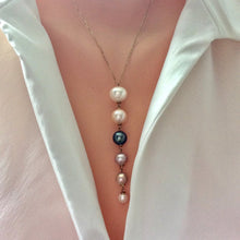 Charger l&#39;image dans la galerie, Collier en or massif 18 carats avec perles graduées et or jaune, pendentif en cascade de perles
