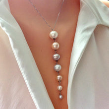 Cargar imagen en el visor de la galería, Graduating Pearl &amp; Gold Necklace, Pearl Cascade Pendant, 18k Solid White Gold
