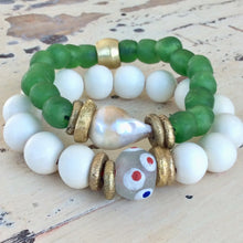 Charger l&#39;image dans la galerie, White Wood and Sea Glass Stretchy Bracelet
