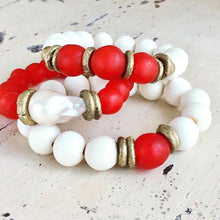 Carica l&#39;immagine nel visualizzatore di Gallery, White Wood and Sea Glass Stretchy Bracelet, Chunky Beaded Pebble Bracelet
