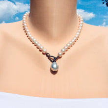 Lade das Bild in den Galerie-Viewer, Classy Diamond Pink Pearl Necklace at $450
