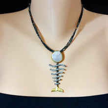 Cargar imagen en el visor de la galería, Fishbone Pearl Pendant Necklace
