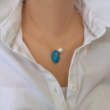 Lade das Bild in den Galerie-Viewer, Solid Gold 18K Minimalist Turquoise Cross Pendant on Thin Chain
