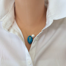 Charger l&#39;image dans la galerie, Pendentif croix turquoise minimaliste en or massif 18 carats sur chaîne fine
